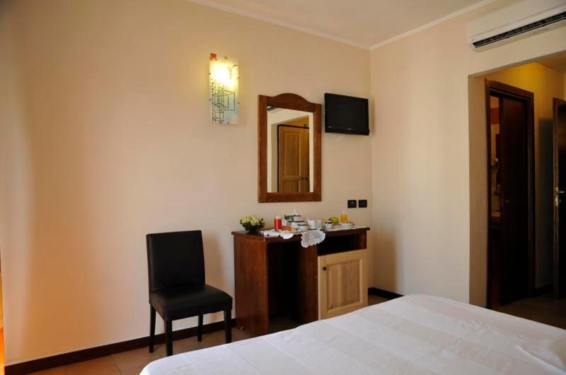 Hotel Fly Casoria Oda fotoğraf